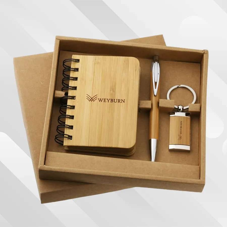 دفتر ملاحظات وقلم وحلقة مفاتيح